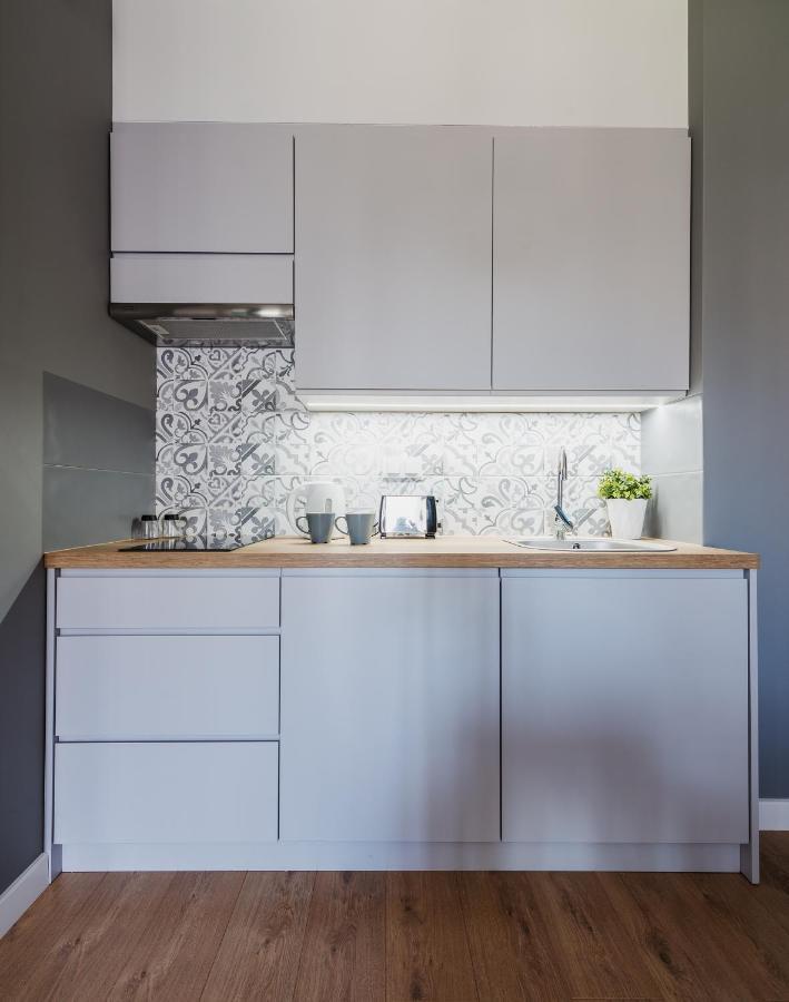 Okecie Airport Studio Bakalarska 2 P&O Serviced Apartments Varsó Kültér fotó